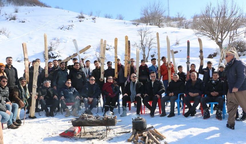Sıfır noktasında tahta kayakla kar keyfi/Ek fotoğraflar