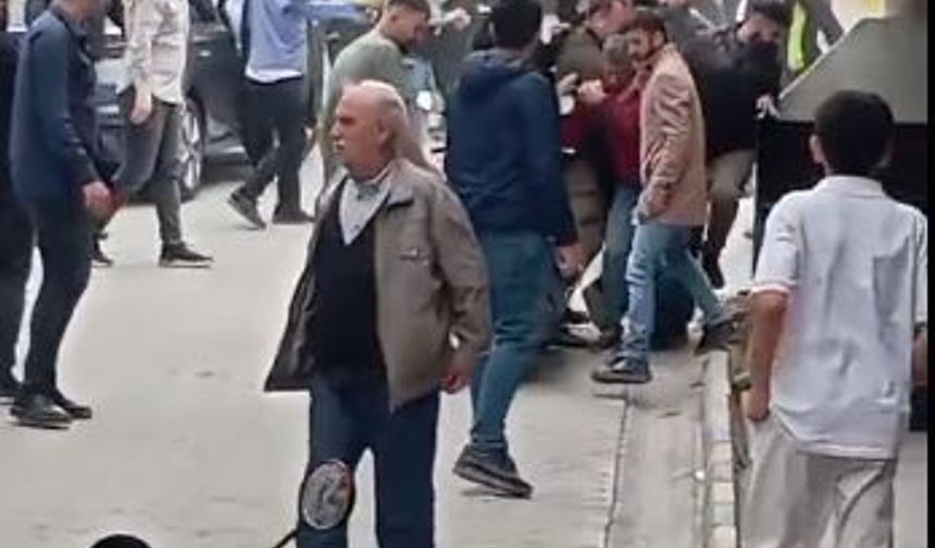 Tekmeli yumrulu park yeri kavgası kamerada