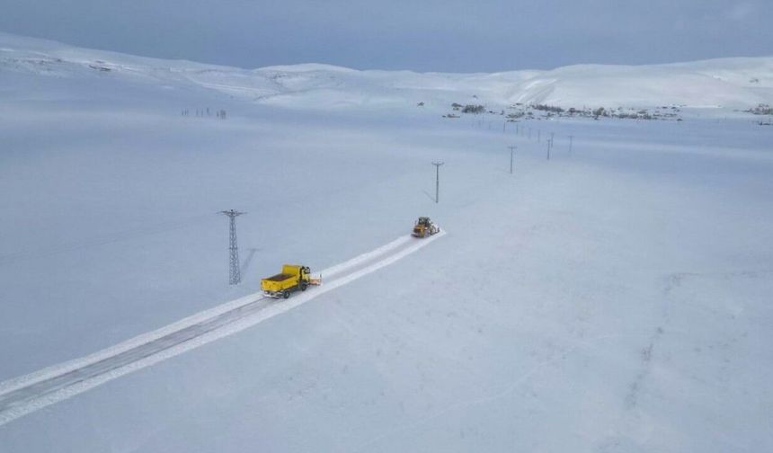 Ağrı'da 124 yerleşim yerinin yolu kardan kapandı