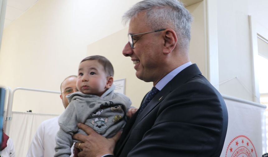 Bakan Memişoğlu, 6 bileşenli karma aşı uygulamasını başlattı