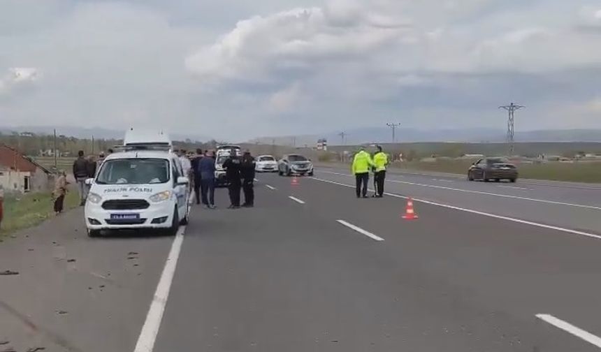 Bingöl'de otomobil ile sürücü kursu aracının çarpıştığı kaza kamerada: 2 yaralı