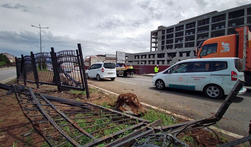 Bingöl'de zincirleme kaza; 1'i ağır 6 yaralı