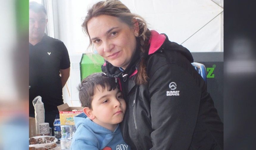 DMD hastası oğlunun tedavisi için el emekleri festivalinde stant açtı