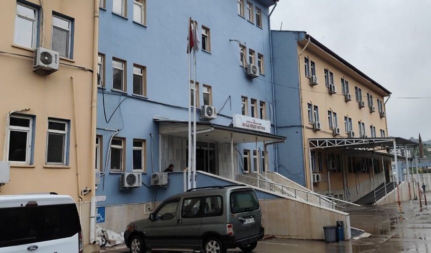 Düğüne giden ailenin otomobili şarampole devrildi; 4 yaşındaki Ceren öldü, 4 yaralı