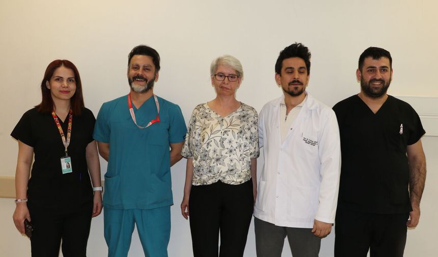 Gözüne takılan altın implantla, 41 yıl sonra rahat uyuyup rüya görmeye başladı