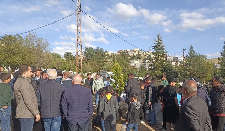 Siirt’te, ses geldiği iddiası üzerine dün gömülen kişinin mezarı açıldı