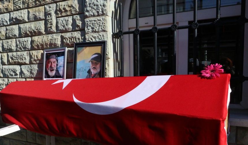 Slovakya'da trafik kazası geçirip, Ankara’da tedavi gördüğü hastanede ölen pilot, Eskişehir’de toprağa verildi