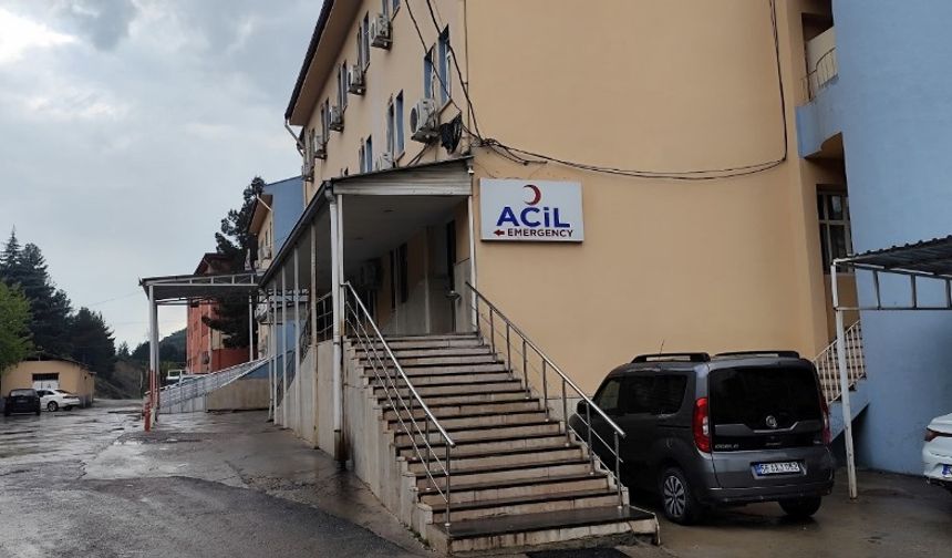 TIR ile minibüs çarpıştı; 2 ölü, 1 yaralı