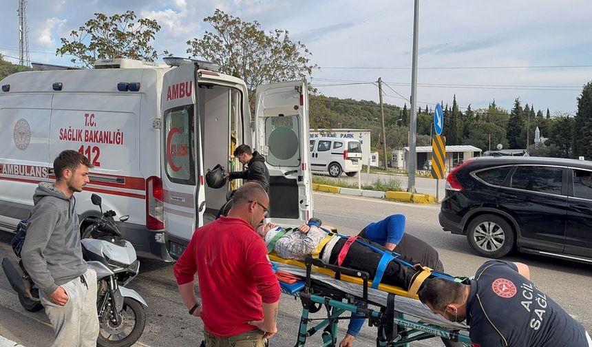 Traktörden dökülen yağ nedeniyle kontrolden çıkan motosiklet devrildi: 2 yaralı