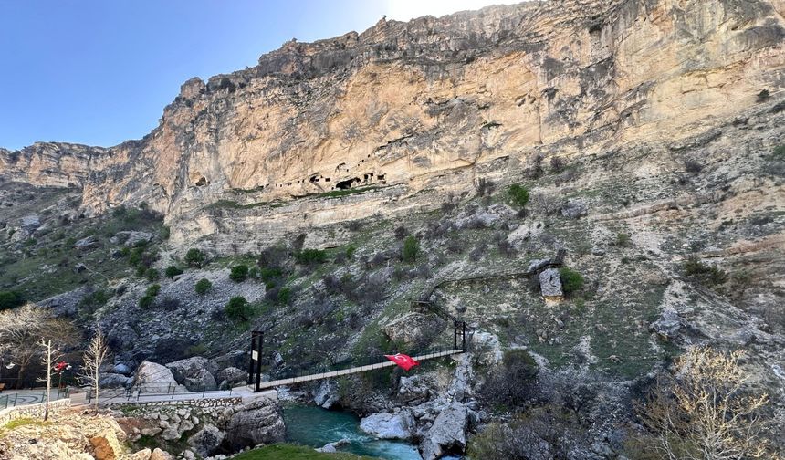 Tunceli'deki tarihi ‘İn delikleri’ turizme kazandırılıyor