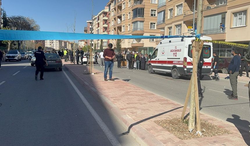 Yaşı küçük sürücü ortaokul öğrencilerine çarptı: 1 ölü, 1 yaralı