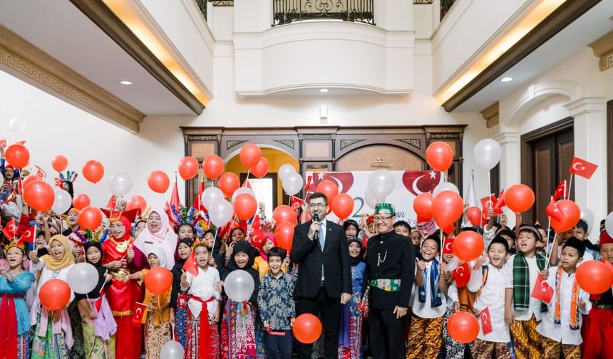 Yunus Emre Enstitüsü, dünya çocuklarını 23 Nisan’da bir araya getirdi