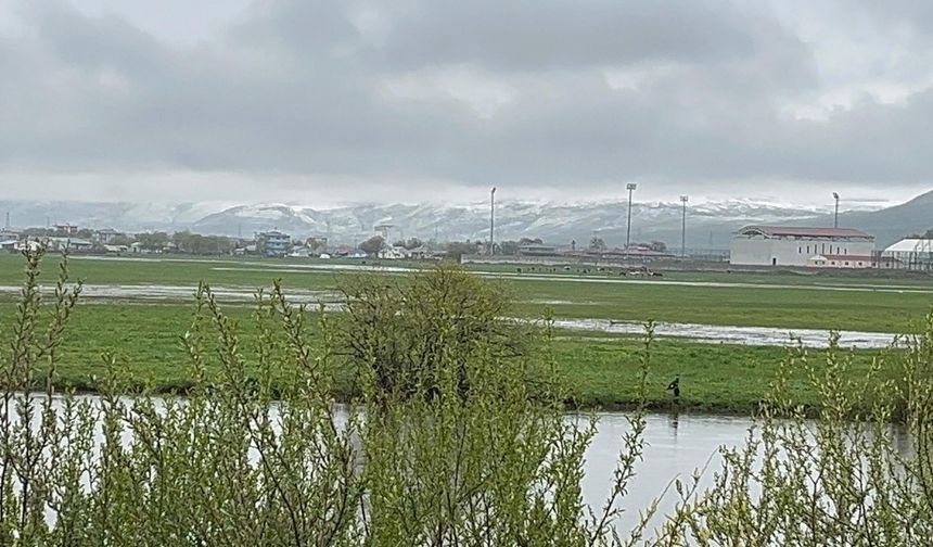 Ardahan'ın yüksek kesimlerinde kar yağışı