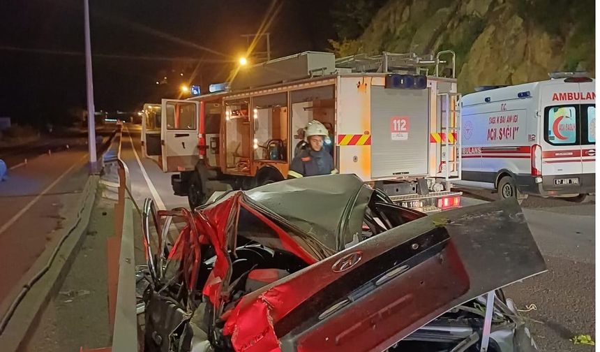 Bariyere çarpan otomobilin sürücüsü öldü