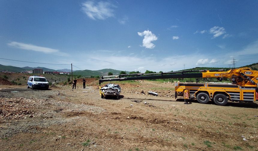 Bingöl'de otomobil dere yatağına devrildi; 7 yaralı