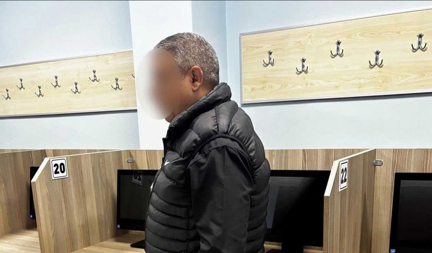 Ehliyet sınavında kopya düzeneğiyle yakalandı; kulaklık hastanede çıkarıldı