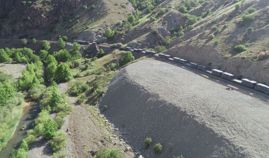 Elazığ'da yük treninin 5 vagonu raydan çıktı / Ek fotoğraflar