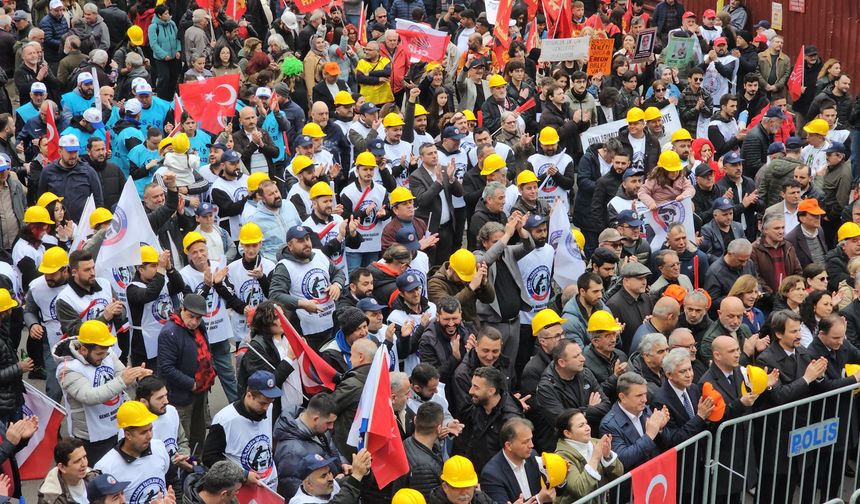 'Emeğin başkenti'nde '1 Mayıs trafiği' 5 kilometreyi buldu / Ek fotoğraflar