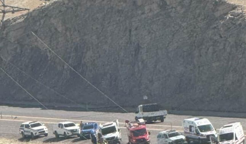 Hafif ticari araç şarampole devrildi: 3 ölü, 3 yaralı / Ek fotoğraflar