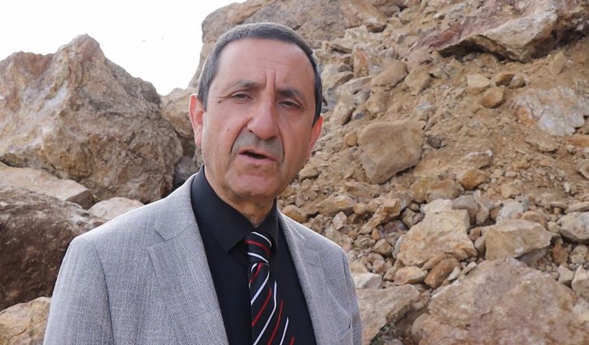 Oltu’da heyelan; dağdan kopan kaya parçaları mahallenin yolunu kapattı
