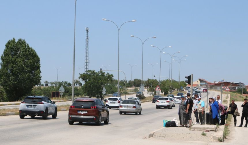 Afyonkarahisar-Antalya yolunda tatil dönüşü yoğunluğu