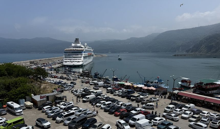 Amasra'da bayram yoğunluğu; 4 günde 19 bin 143 araç giriş yaptı