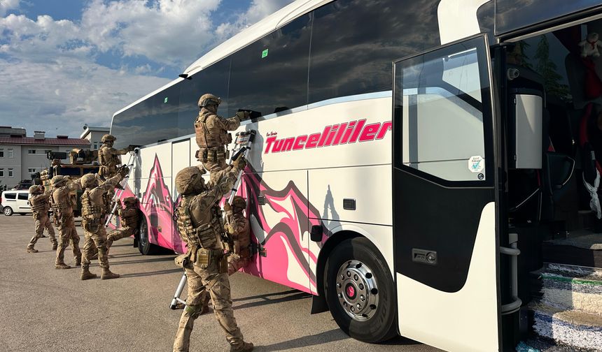 Bakan Göktaş, kadın kooperatifinde hamur açtı (5)