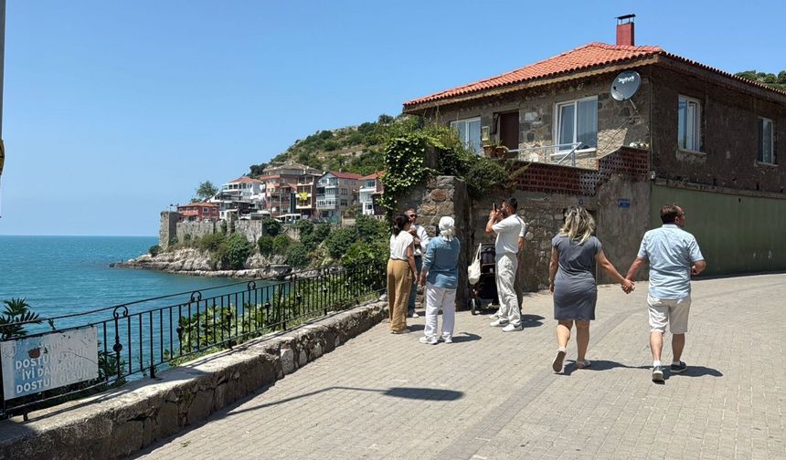 Bayram tatilinde 6 bin nüfuslu ilçeye 150 bin kişi geldi