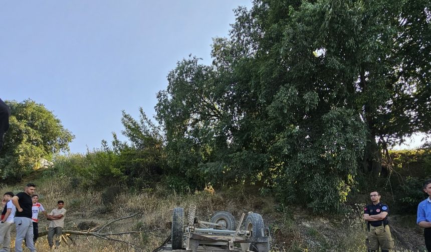 Bursa'da traktör römorkuyla yamaçtan yuvarlanan çocuk yaralandı