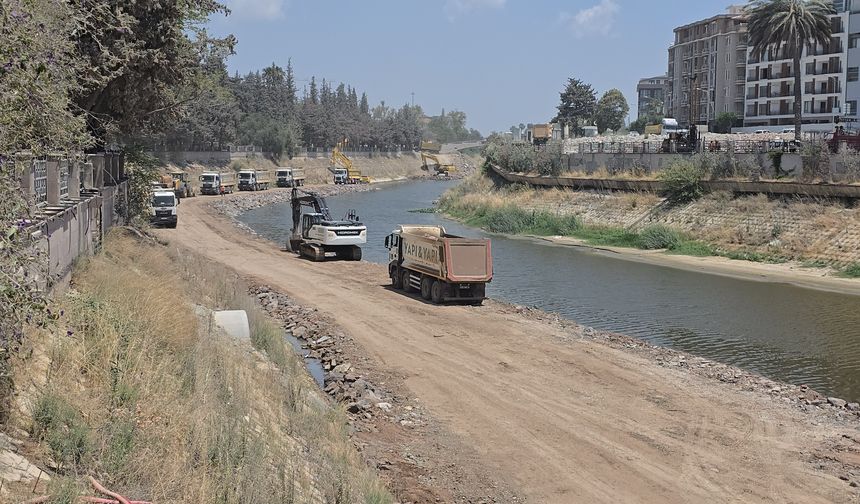 Depremde zarar gören Asi Nehri’nde ıslah çalışması başlatıldı