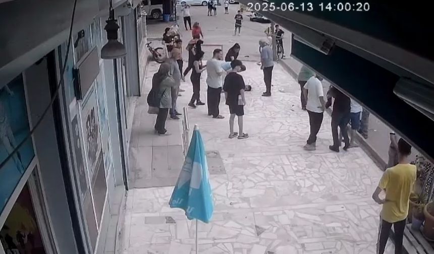 Otomobilin çarptığı motosikletin savrulduğu anlar kamerada