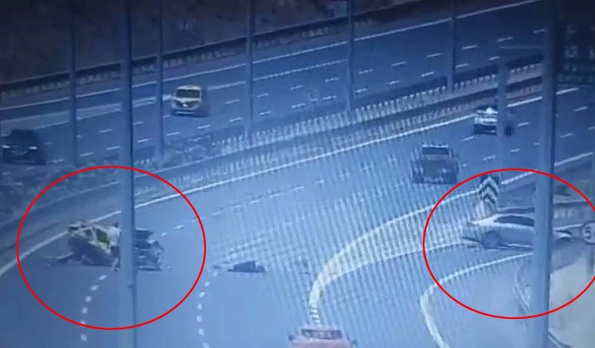 Otomobilin taksiyle çarpıştığı kaza kamerada: 1 ölü