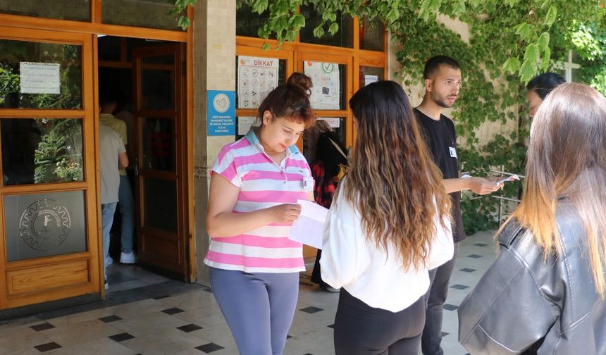 Polis ekipleri, motosikletle öğrencileri sınava yetiştirdi
