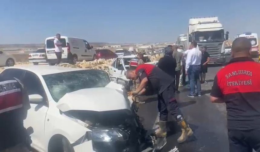 Şanlıurfa’da iki otomobil kafa kafaya çarpıştı: 5 yaralı