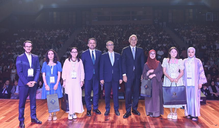 Bakan Ersoy: Türkçemiz, yüzyıllardır duyguların ve düşüncelerin harmanlandığı bir gönül dilidir