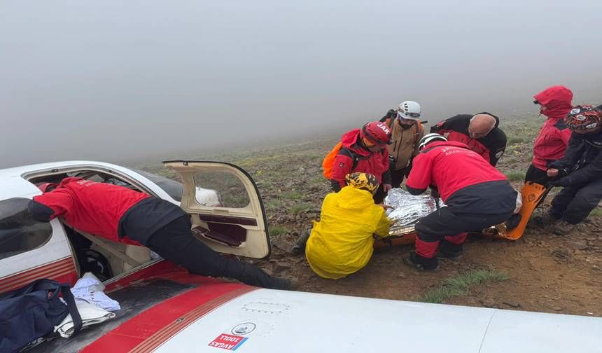 Dünya Turuna Çıkan Pilotun Tek Motorlu Uçağı Düştü; Pilot Öldü, Kadın Yolcuya Sağ Ulaşıldı