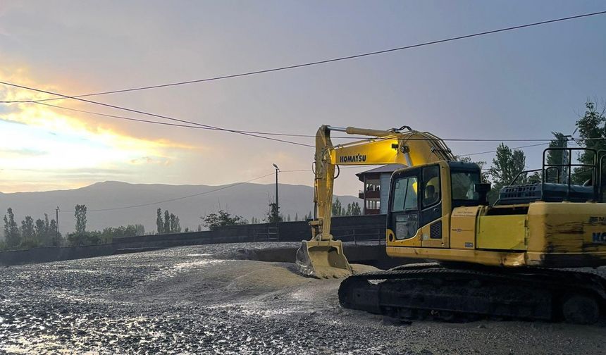 Kars’ta sağanak; sel ve heyelan 8 köyü vurdu, yollar kapandı