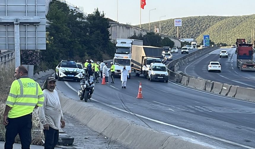 Kocaeli’de iki otomobil ve TIR çarpıştı; 5 ölü, 1 yaralı (2)