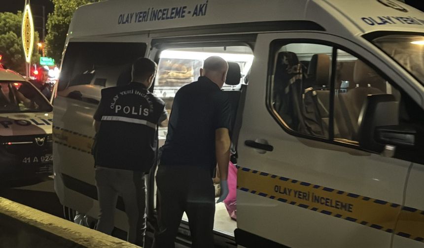 Kocaeli’de ilçe emniyet müdürlüğü önünde silahlı kavga; 2 yaralı