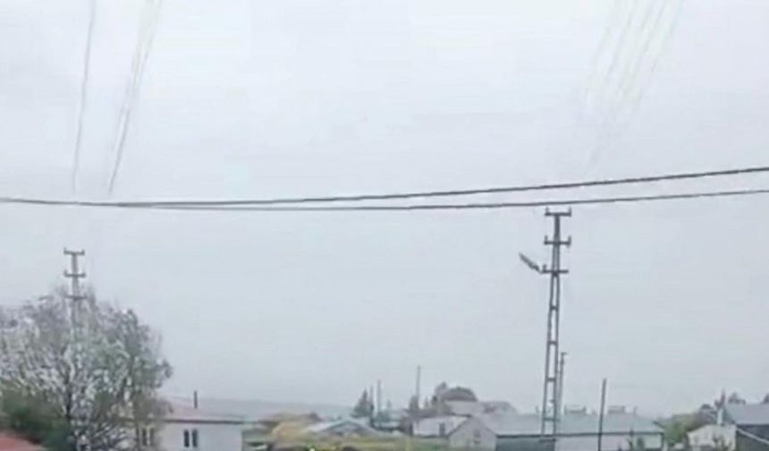 Sağanak yağmurun yıktığı evde mahsur kalan kadın kurtarıldı (2)