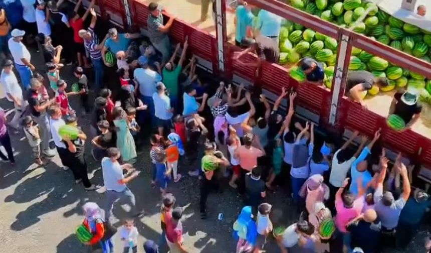 Şanlıurfa'da 27 ton karpuz ücretsiz dağıtıldı