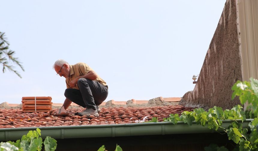 Kayseri'de bir evin çatısına eğitim roketi düştü