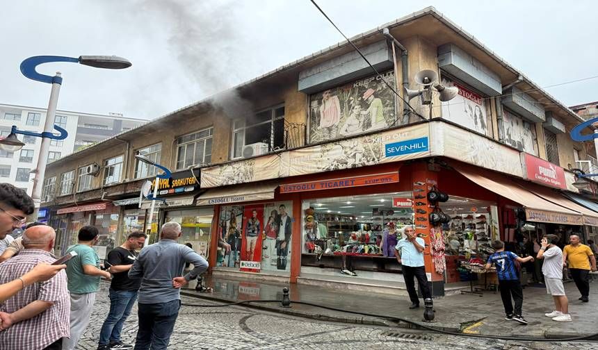 Rize’de Elektrik Dağıtım Şirketinin Ofisi Yandı