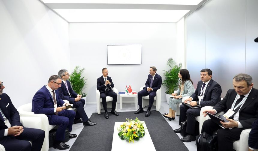 Bakan Bayraktar, Macaristan Dışişleri ve Ticaret Bakanı Szijjarto ile bir araya geldi