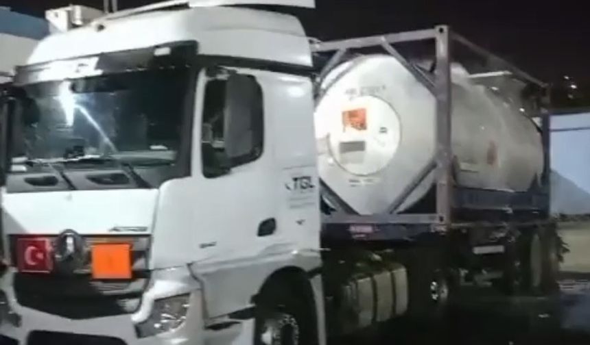 Boya fabrikasında kimyasal yüklü tankerdeki sızıntı ekipleri harekete geçirdi