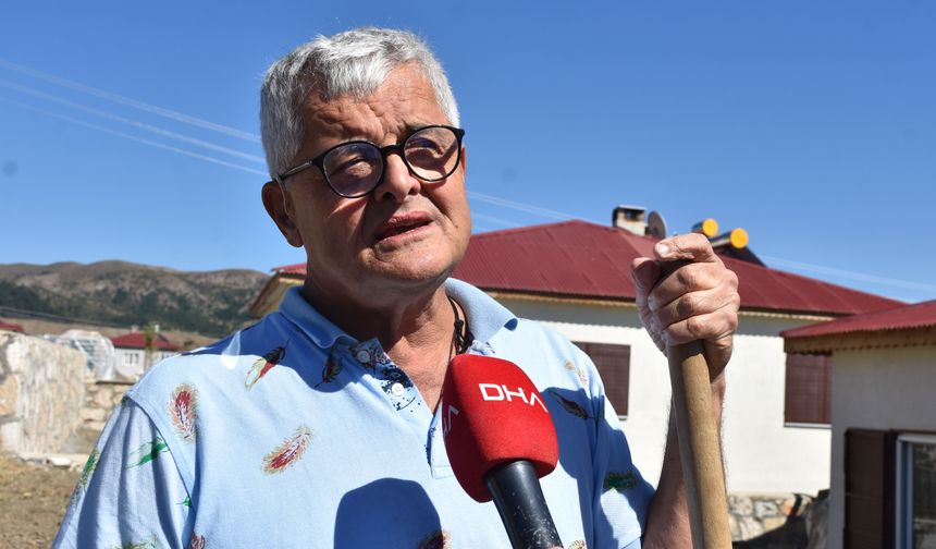 Eski manken Engin Koç, Sivas'taki köy evinde