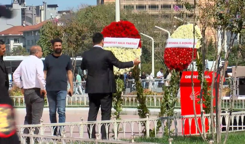 İstanbu - Taksim'de CHP'nin 102'nci kuruluş yıl dönümü töreni için hazırlıklar sürüyor - 3 / Ek fotoğrafla