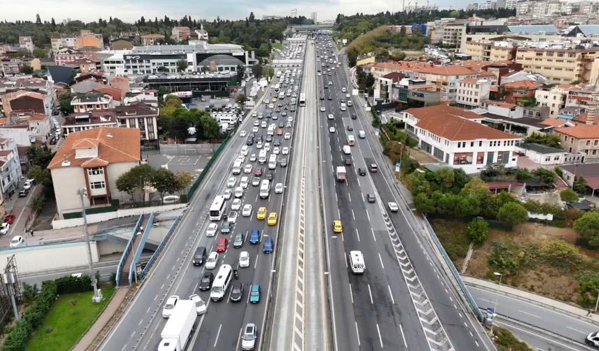 İstanbul - İstanbul'da yeni eğitim öğretim yılının ilk günü trafik yoğunluğu -2 /Görüntü eklendi