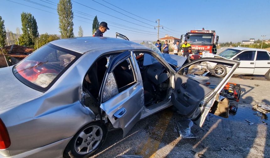Kırıkkale'de otomobiller çarpıştı: 2 ölü