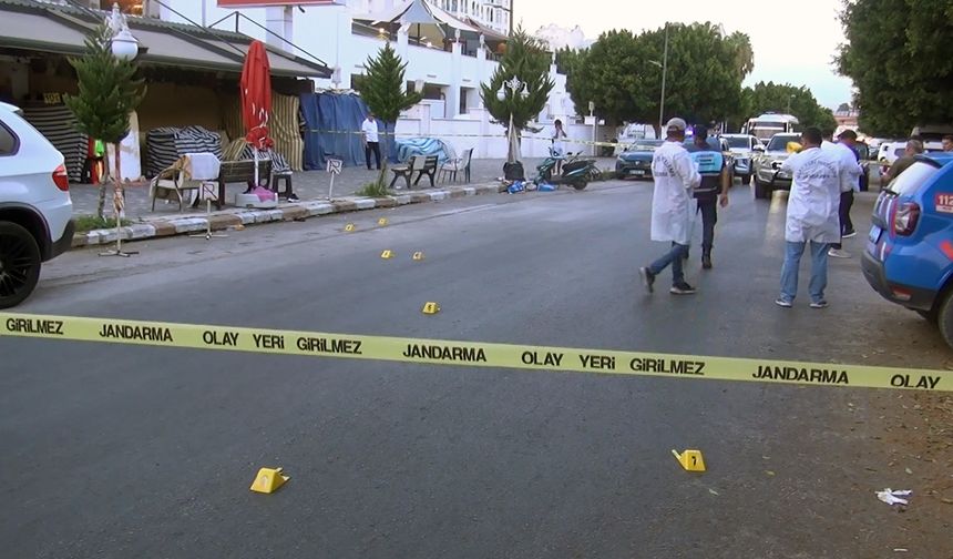 Silahlı saldırıda 1'i turist, 3 kişi yaralandı